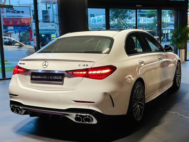 Mercedes-AMG C 43 4Matic - Ảnh 3.